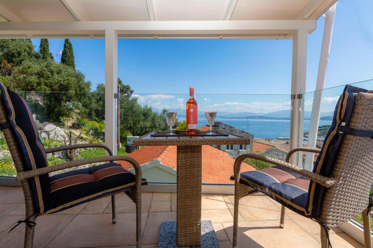 Solaris Methea- Luxury Central Villa By The Castle Kassiopi Ngoại thất bức ảnh