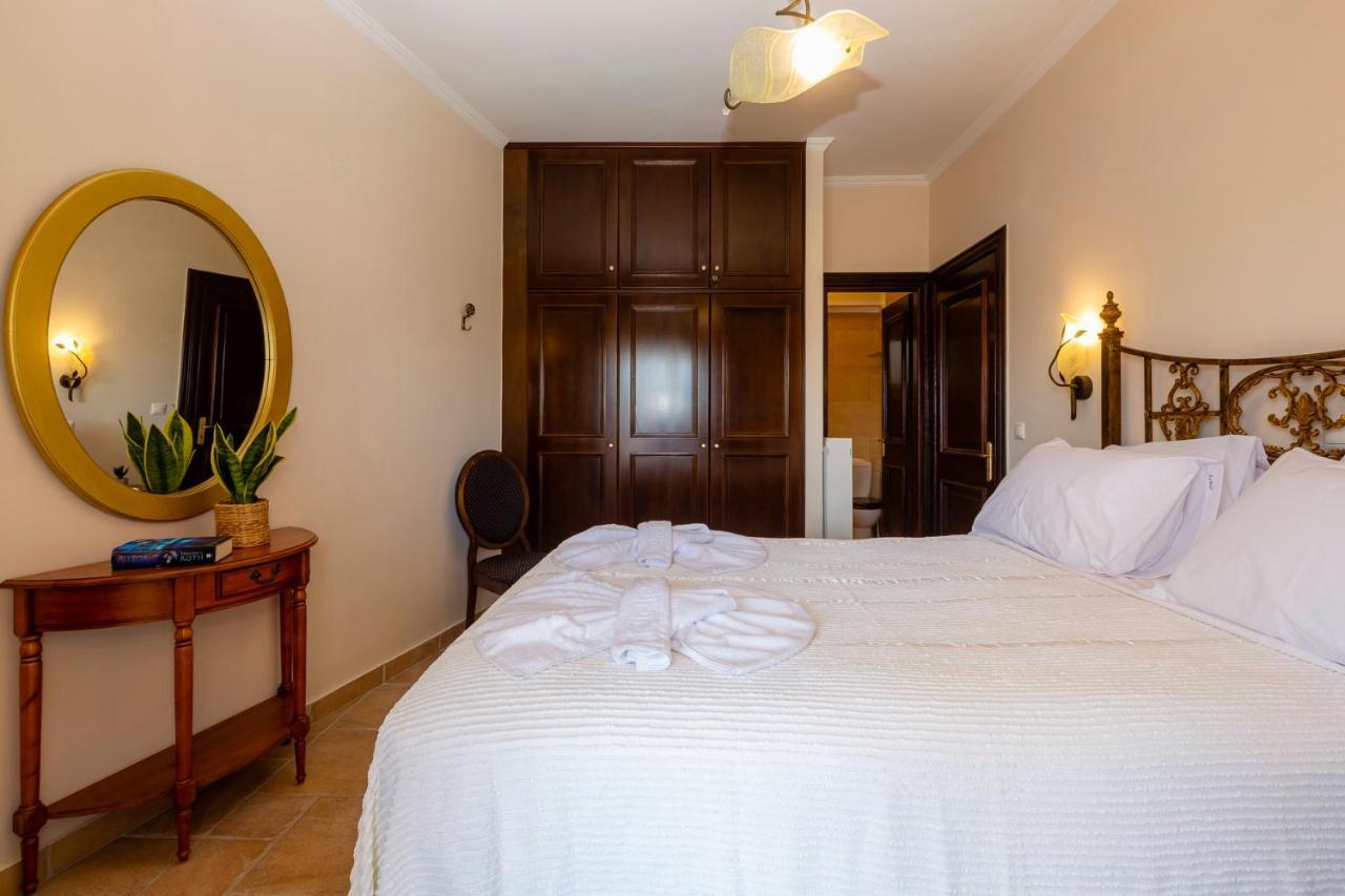 Solaris Methea- Luxury Central Villa By The Castle Kassiopi Ngoại thất bức ảnh